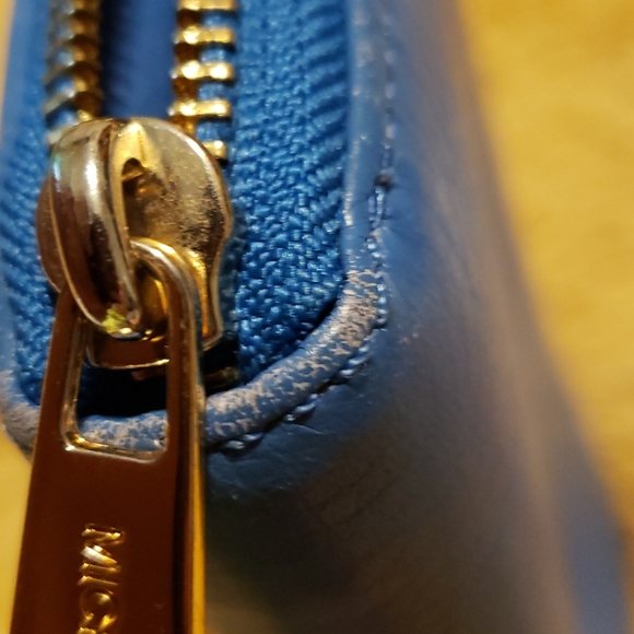 Michael Kors Jet Set zippered wallet - Picture 9 of 14